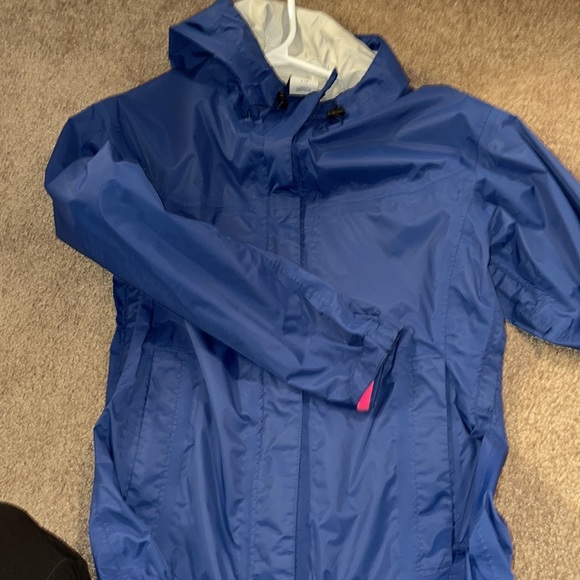 A small blue Helly Hansen rain jacket - Picture 3 of 3